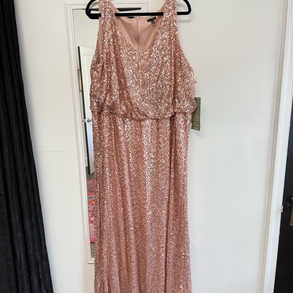 Elegant Sequin Evening Dress in Rose Gold